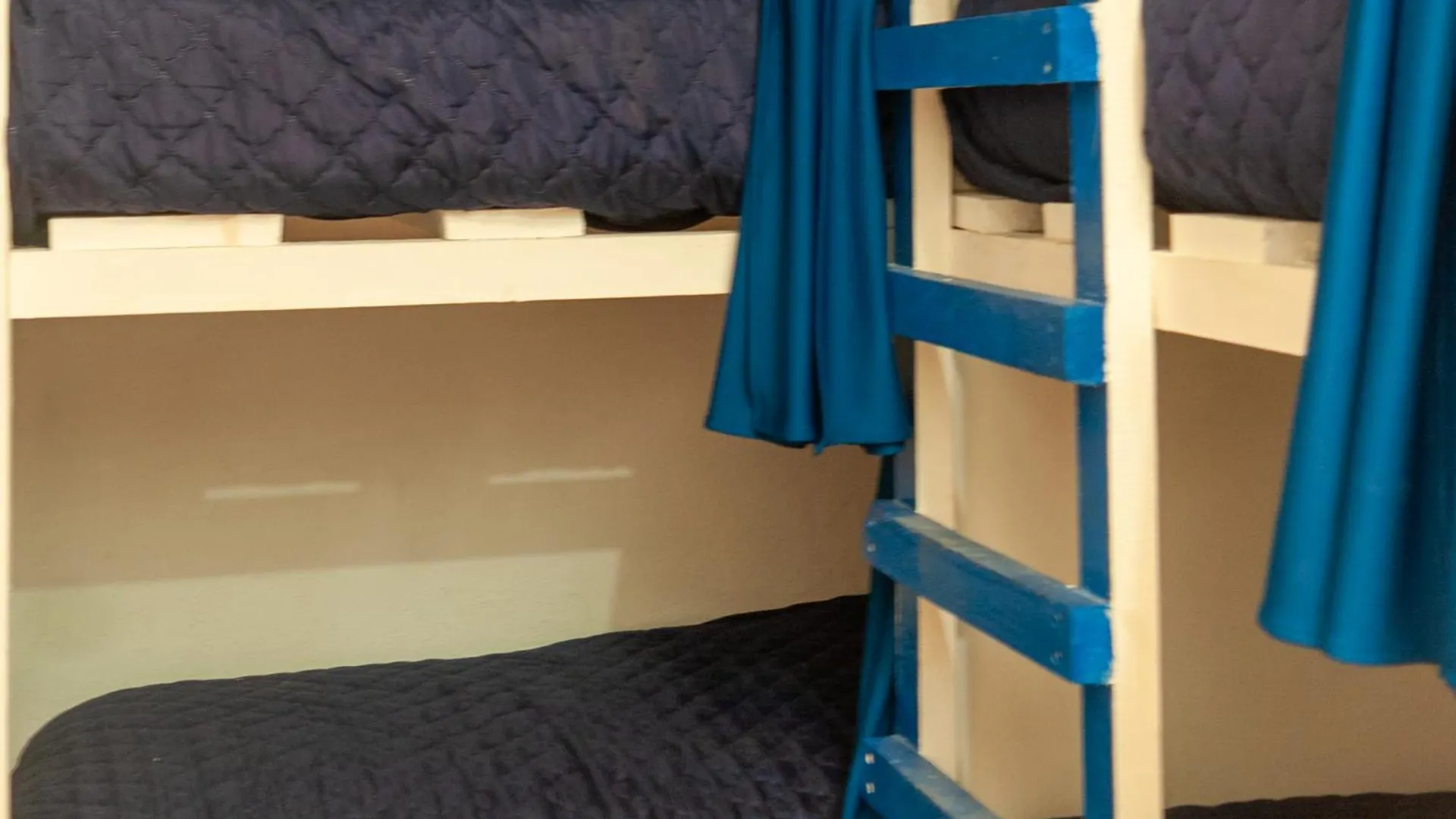 Kamazoztz Hostel And Travel Antigua Guest house